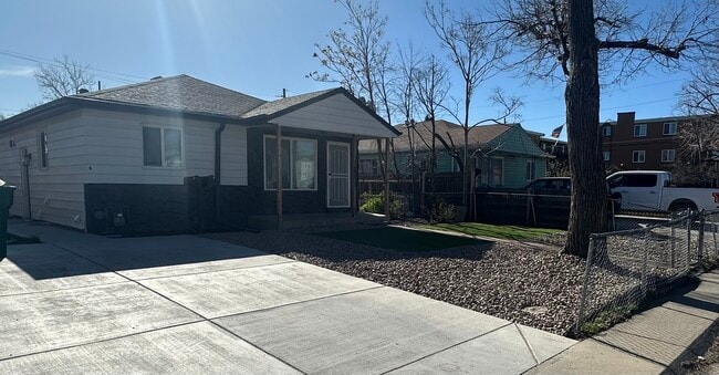 Photo - Kingston st House