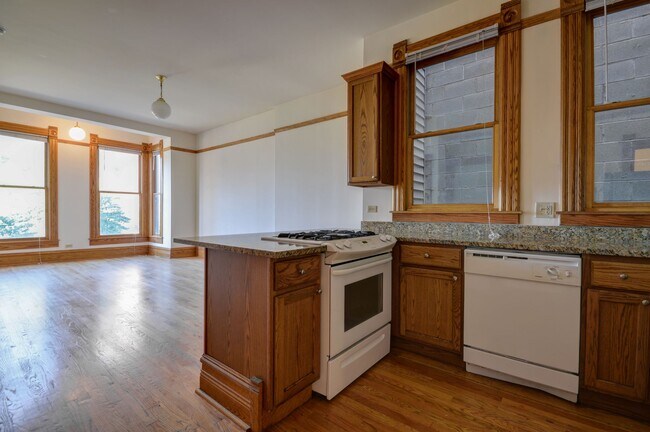 Building Photo - 2638 N Lincoln Ave