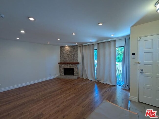 Building Photo - 10051 Topanga Canyon Blvd