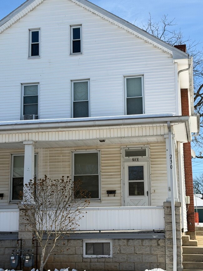 Building Photo - 230 Adelia St