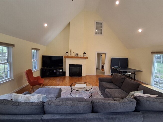 Foto del edificio - 6 Rockwood Ln