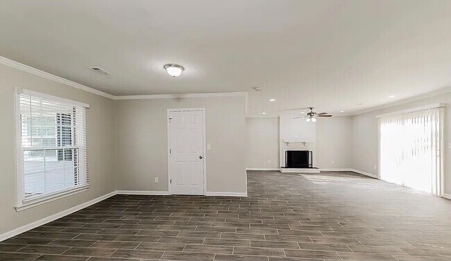 Building Photo - 3200 Colony Dr