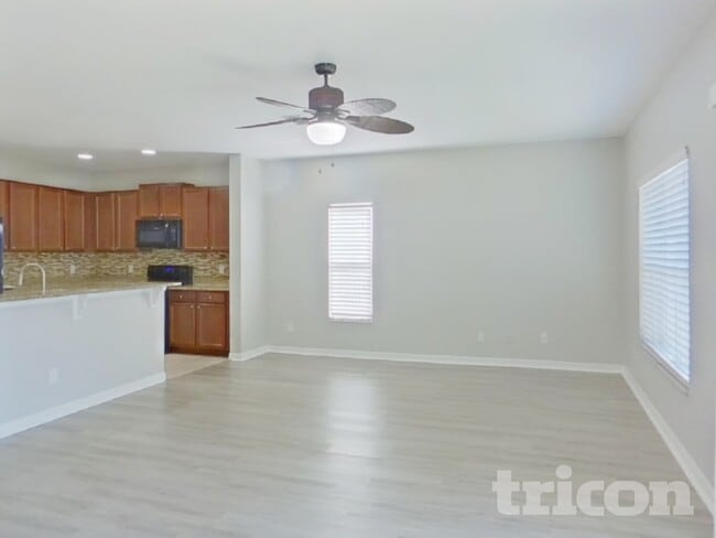 Building Photo - 4925 Rockvale Dr