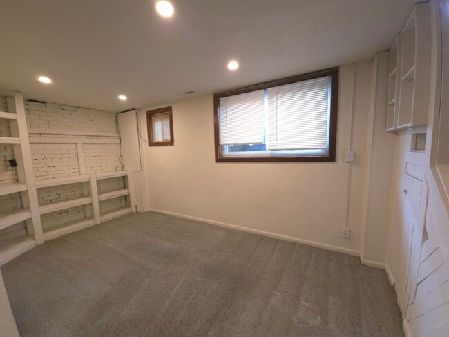 Foto del edificio - 943 Broadway