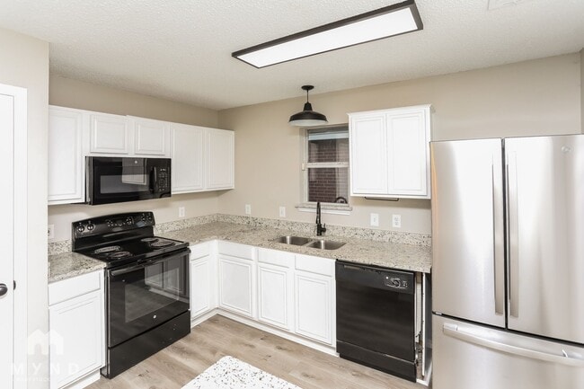 Building Photo - 605 Raven Dr