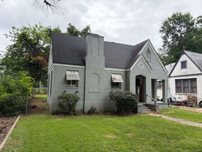 Foto del edificio - 132 E Jordan St