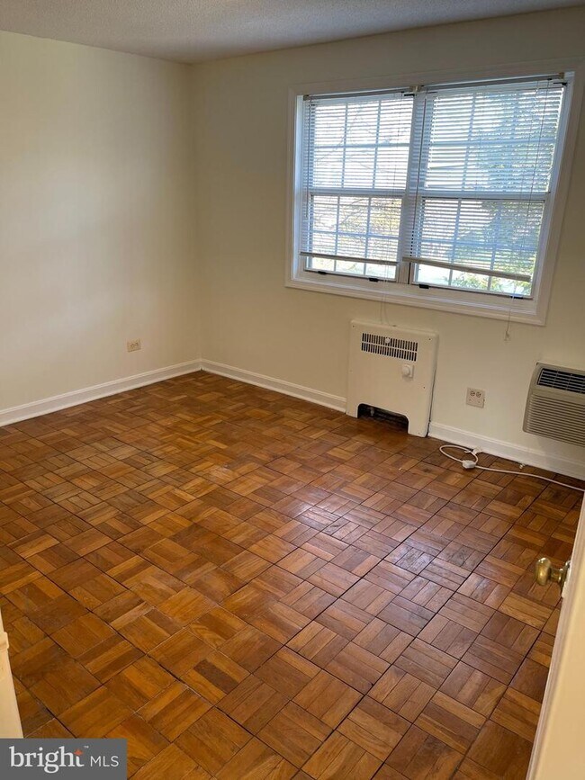 Foto del edificio - 4370 N Pershing Dr