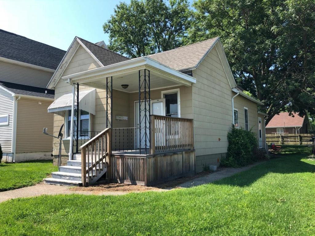 112 N Central Ave, Tuscola, IL 61953 House Rental in Tuscola, IL