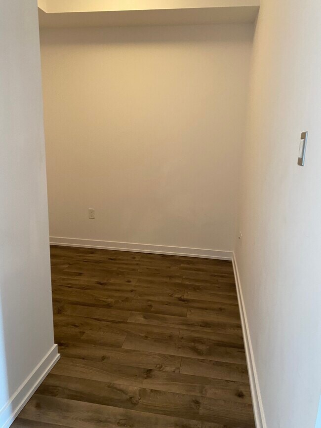 Building Photo - 101 Shoreview Pl