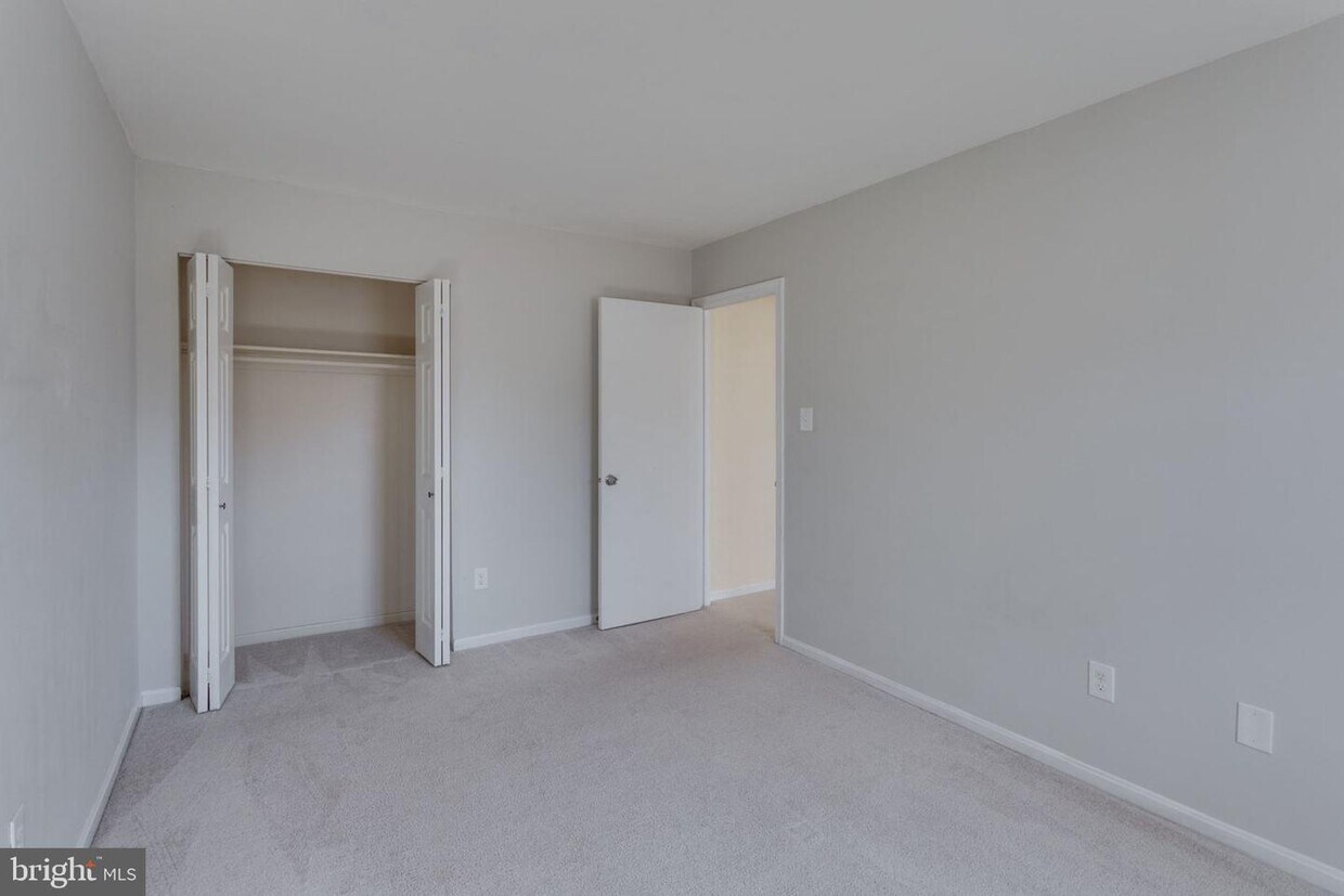 6328 Fenestra Ct Unit 141B, Burke, VA 22015 Condo for Rent in Burke