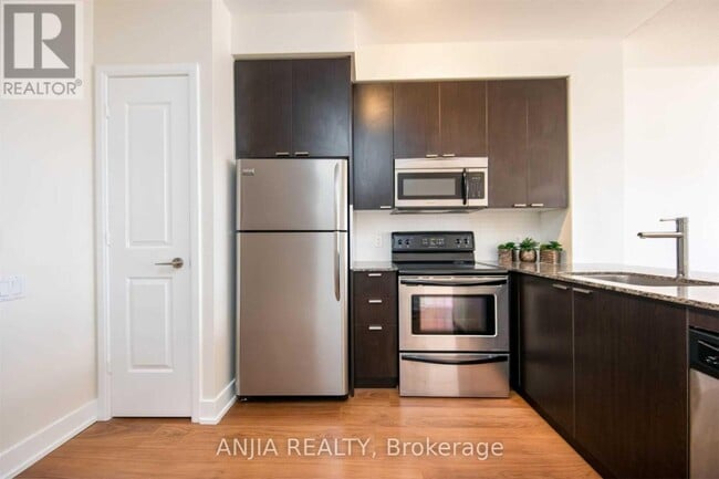 Photo du bâtiment - 23 Sheppard Ave E