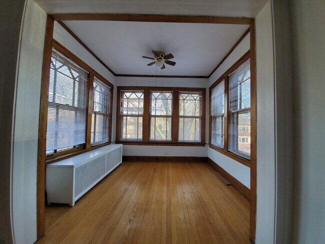 Foto del edificio - 6540 N Bosworth Ave