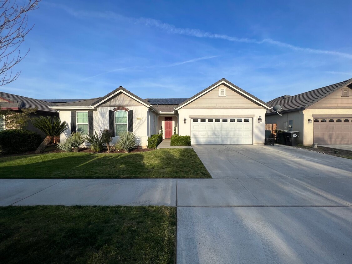 2126 N Lindsay Ct, Visalia, CA 93291 House for Rent in Visalia, CA