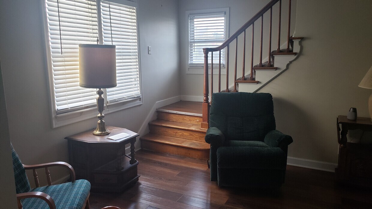 1122 Pearl St, Martins Ferry, OH 43935 House Rental in Martins