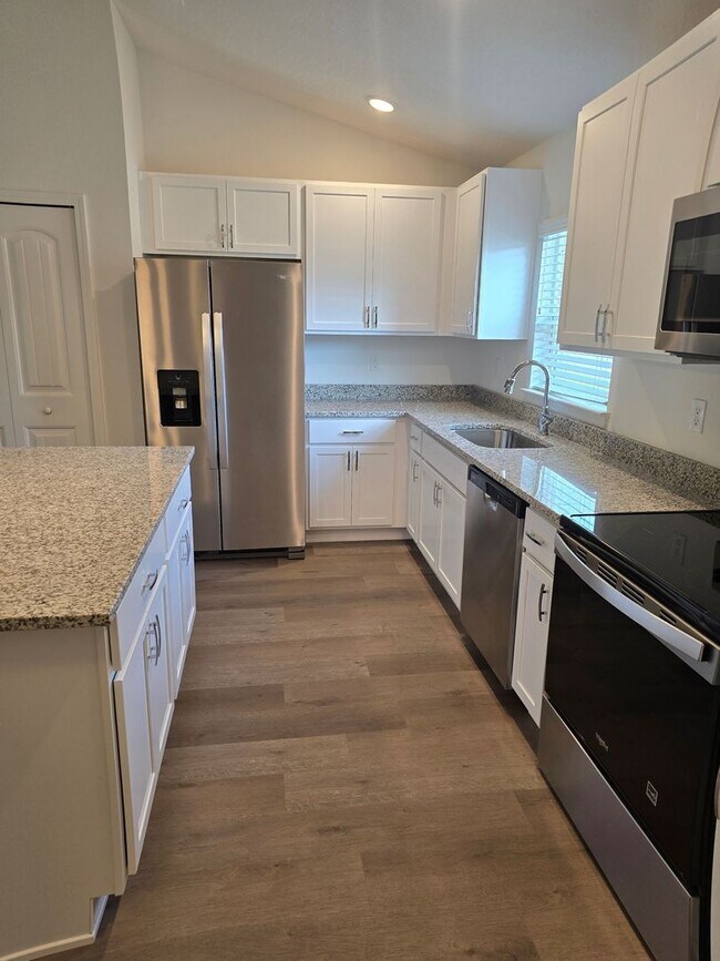 Building Photo - Brand New Home!