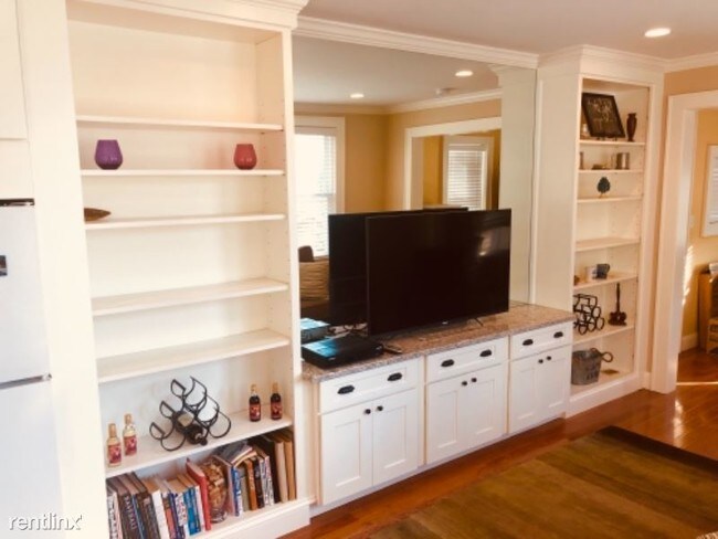 Building Photo - 1 br, 1 bath Apartment - 129 S Kensico Ave