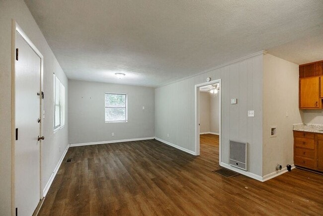Building Photo - 152 Gaines Ct