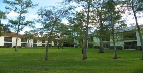 Building Photo - 711 Forest Club Dr