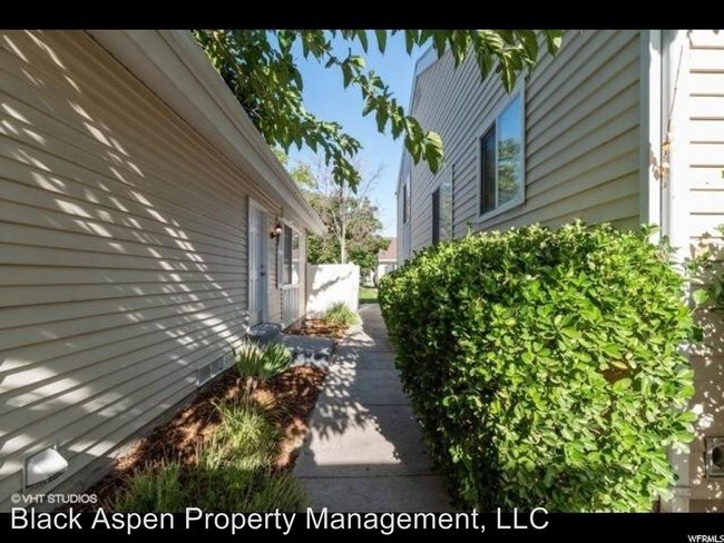 Building Photo - 4 br, 2 bath House - 4121 S. Sunnypark Lane