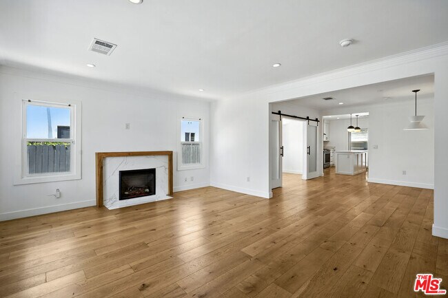 Foto del edificio - 1054 S Plymouth Blvd