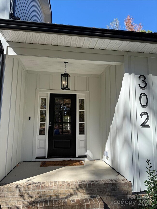 Foto del edificio - 302 Lester Davis Rd