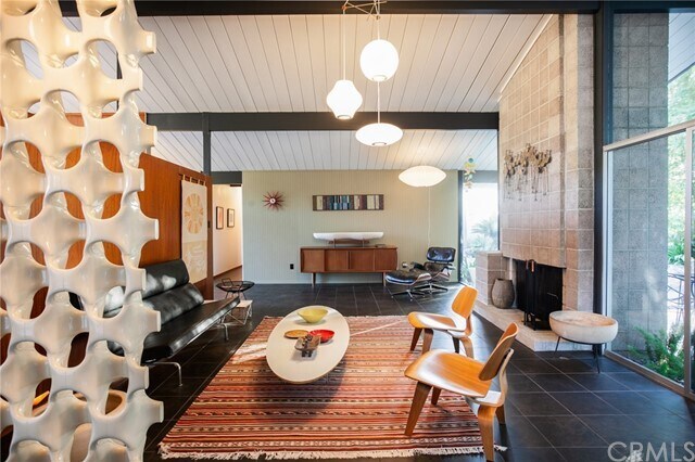 Building Photo - 5111 E Valencia Dr
