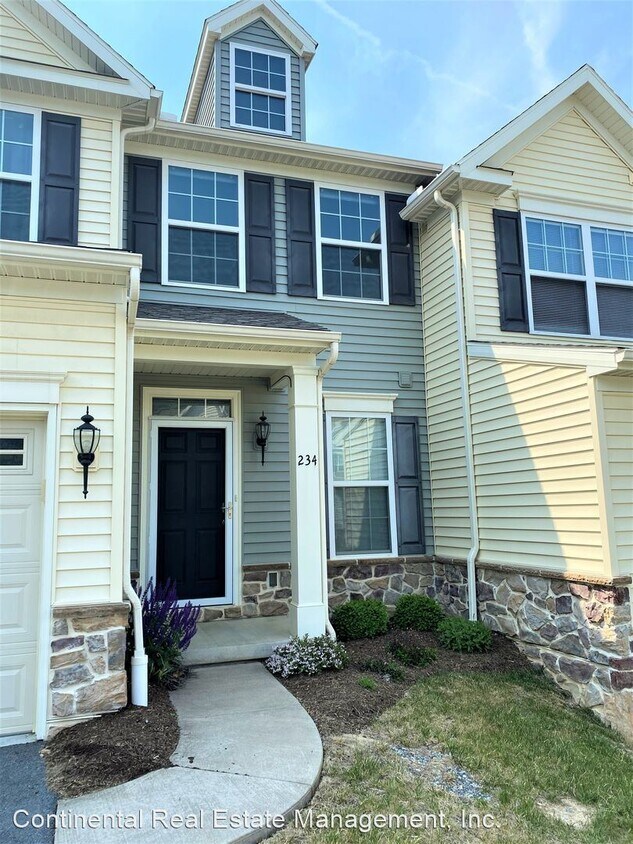 Foto principal - 3 br, 2.5 bath House - 234 Kestrel Lane