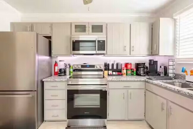 Foto del edificio - Room in Townhome on Baker Ct