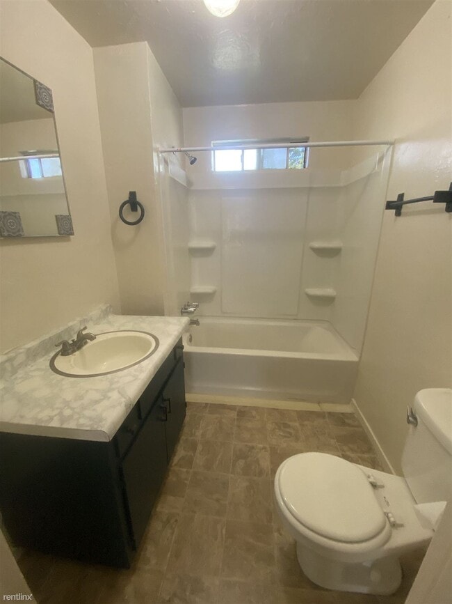 Building Photo - 2 br, 1 bath House - 14029 Walnut St