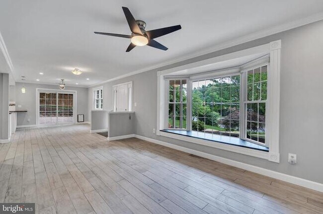 Foto del edificio - 5200 Southampton Dr
