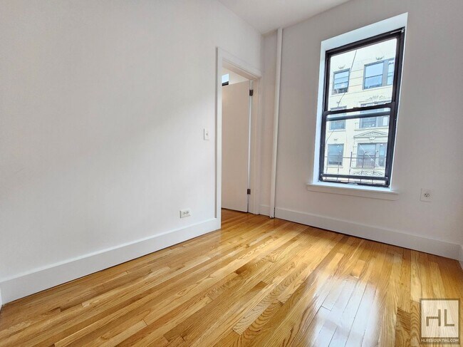 Foto del edificio - Bright 2-Bedroom in Nolita | 4th Floor, Pr...