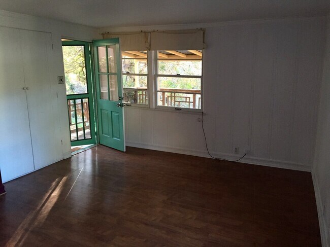 Building Photo - 2085 Ivar Ave