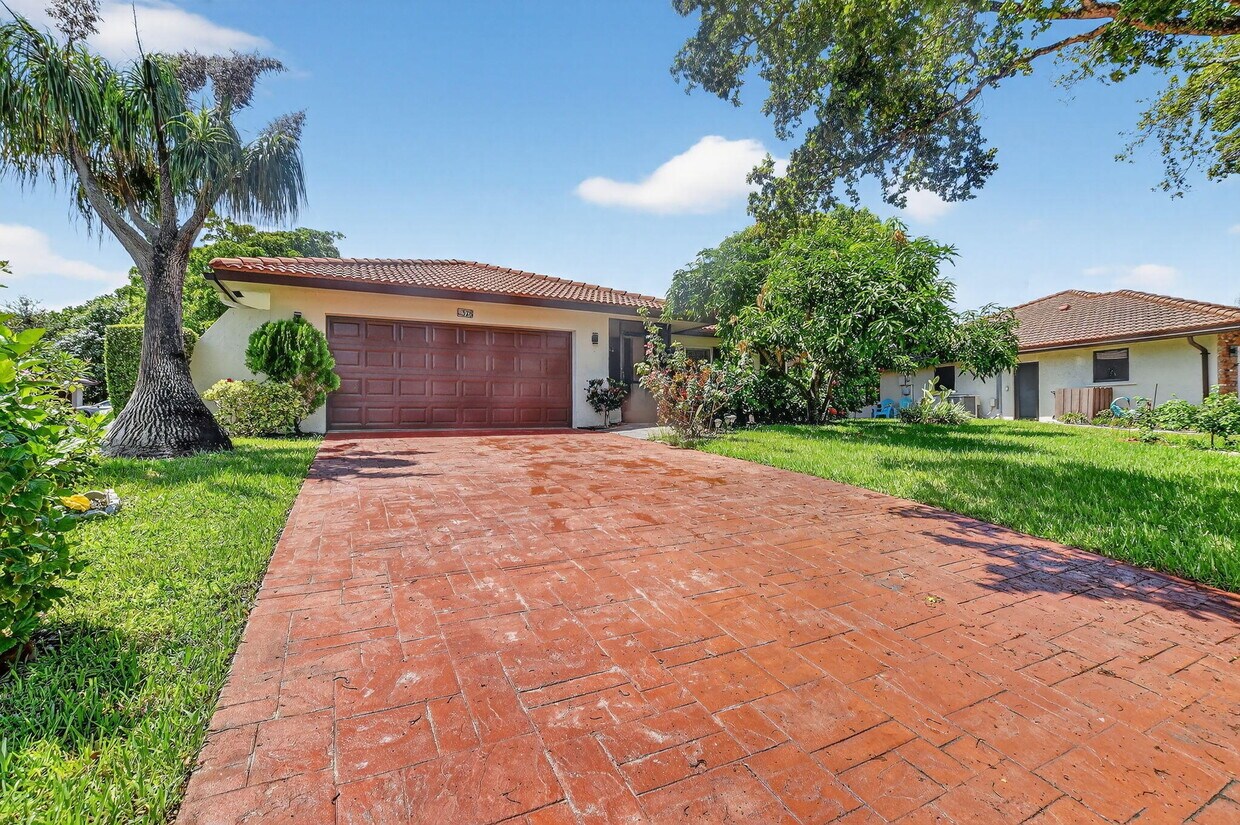 Primary Photo - 328 NW 42nd St
