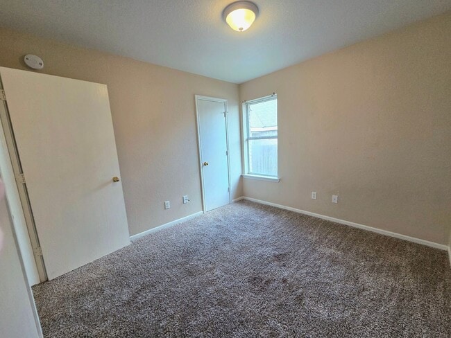 Foto del edificio - AVAILABLE SOON!