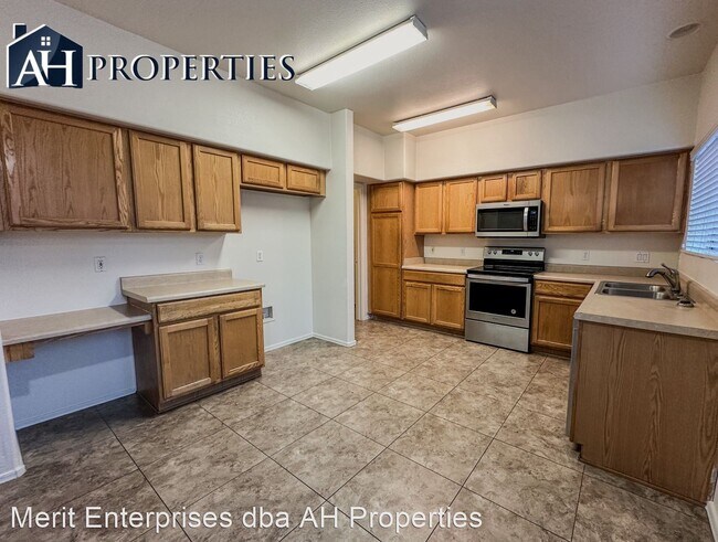 Building Photo - 4 br, 2.5 bath House - 9146 W HAZELWOOD ST