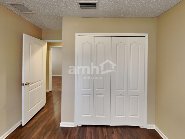 Foto del edificio - 14028 Crestwick Dr W