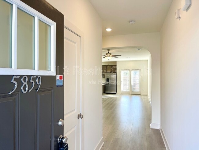 Foto del edificio - 5859 Greystone Dr