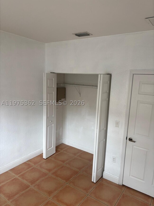 Foto del edificio - 371 NE 26th Terrace