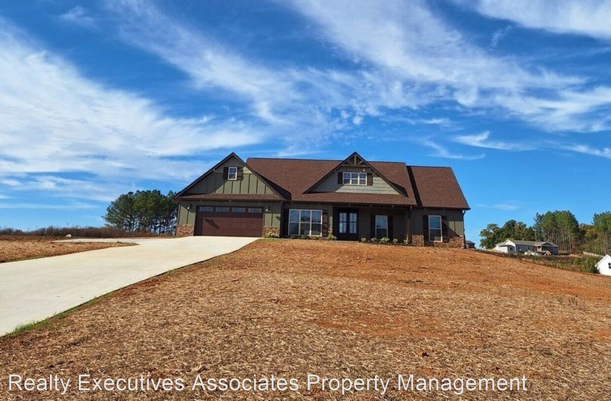 Foto principal - 3 br, 2 bath House - 849 Pinebrooke Dr