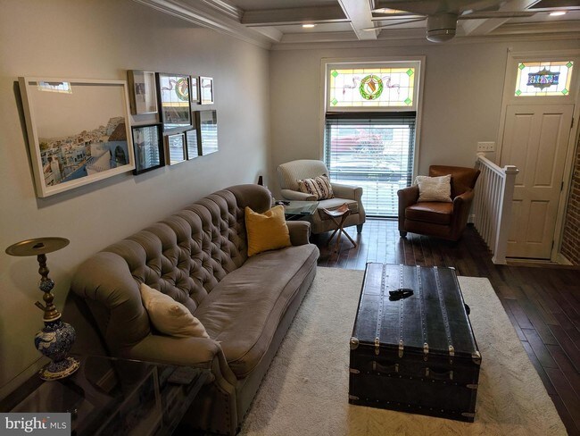 Foto del edificio - 3708 Hudson St