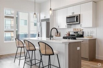 Building Photo - 2920 W Parkside Pl
