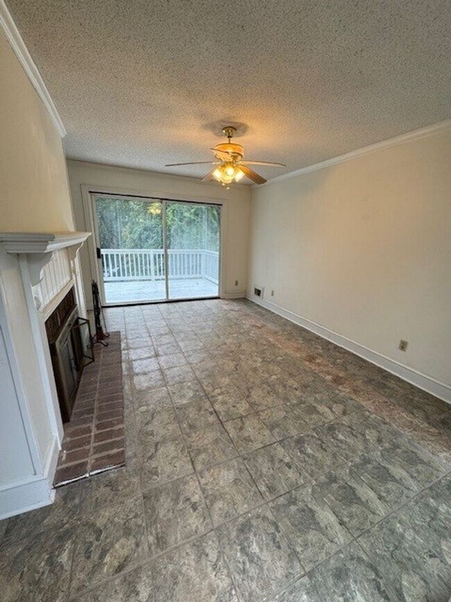 Foto del edificio - Beautiful 3 Bedroom/2 Bath Home in Convers...