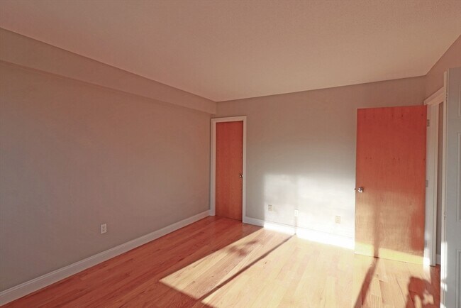 Foto del edificio - 1805 Beacon St