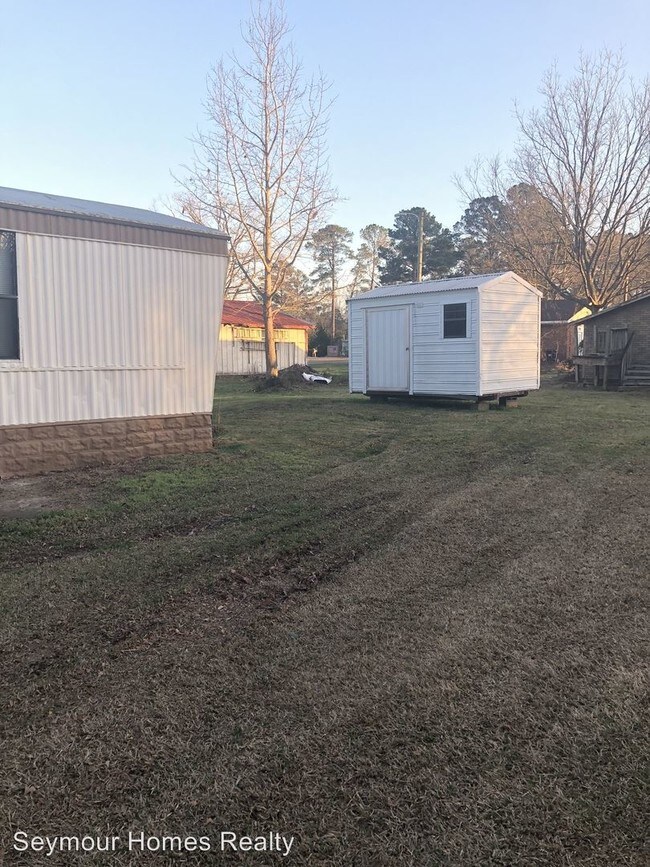 Building Photo - 312 Woodview Dr