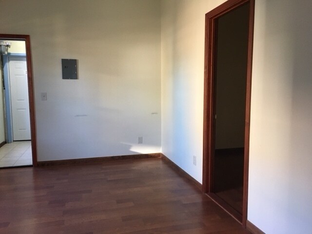 Building Photo - 458 W 28th Pl