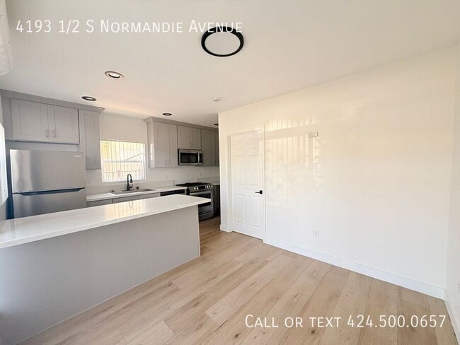 4193 1/2 S Normandie Avenue- - 4193 1/2 S Normandie Avenue- Apartment