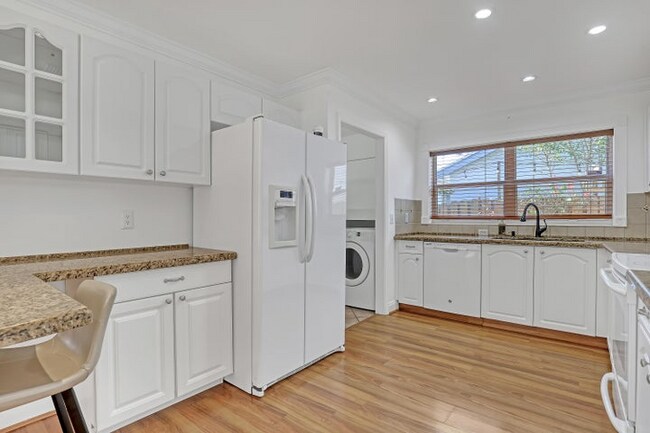 Foto del edificio - 6817 Barnwell Dr