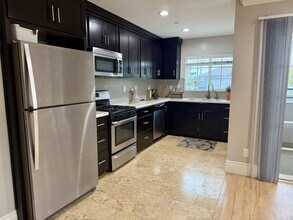 Building Photo - 7152 Fulton St