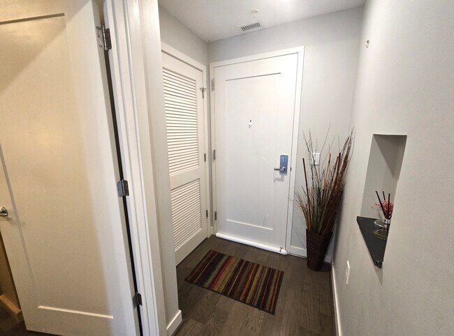 Foto del edificio - 1320 Fenwick Ln