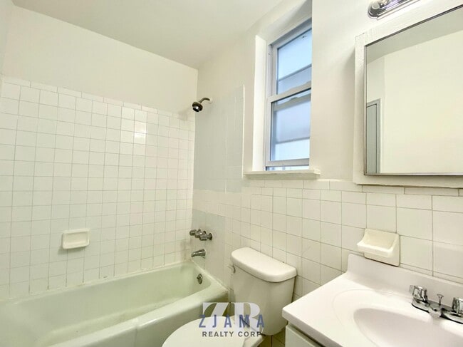 Building Photo - 64 W 107th St